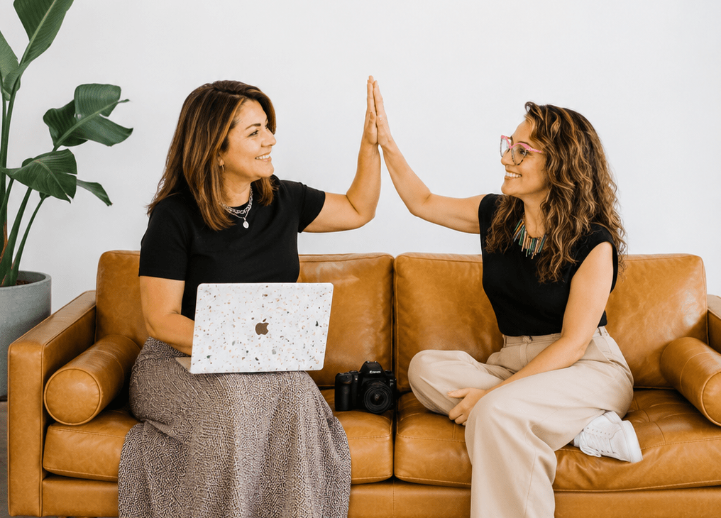 Gaby Ramírez y Caro Millán, fundadoras de ABREPUERTAS